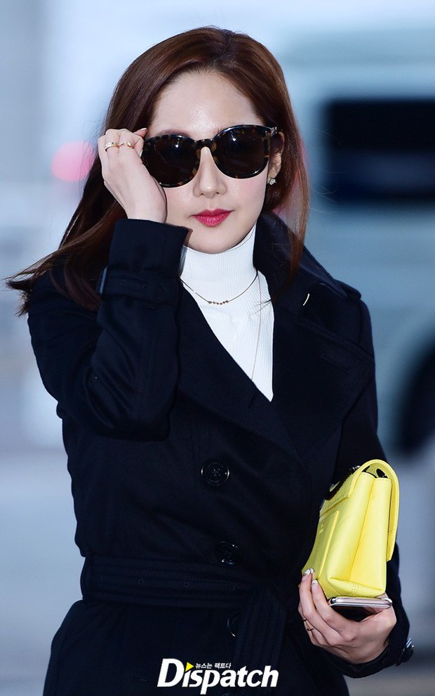 Tiffany (SNSD) mặt khác lạ, Hyuna bỗng đẹp ngây thơ tại sân bay - Ảnh 15.