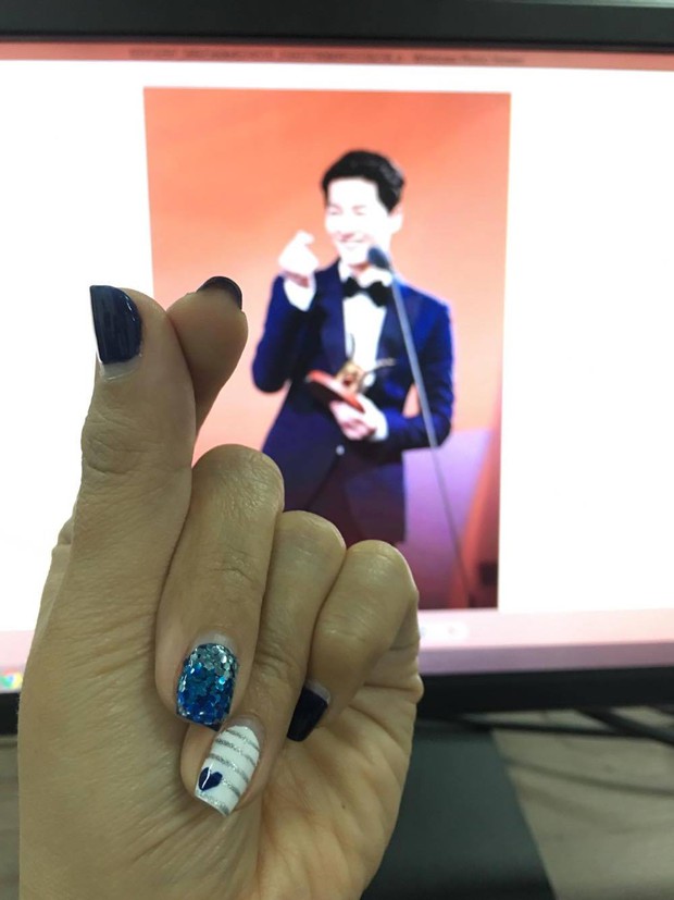 Song Joong Ki hot tới mức làm dậy sóng lại trào lưu Finger heart sign ở khắp nơi! - Ảnh 7.