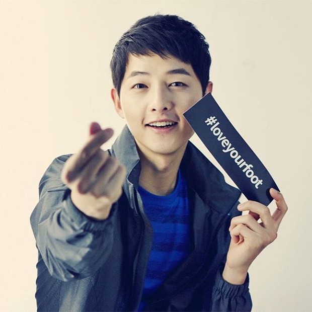 Song Joong Ki hot tới mức làm dậy sóng lại trào lưu Finger heart sign ở khắp nơi! - Ảnh 11.