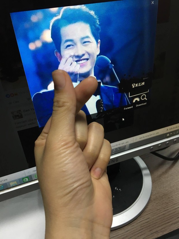 Song Joong Ki hot tới mức làm dậy sóng lại trào lưu Finger heart sign ở khắp nơi! - Ảnh 5.