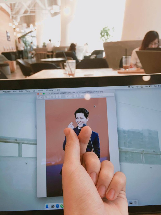 Song Joong Ki hot tới mức làm dậy sóng lại trào lưu Finger heart sign ở khắp nơi! - Ảnh 4.