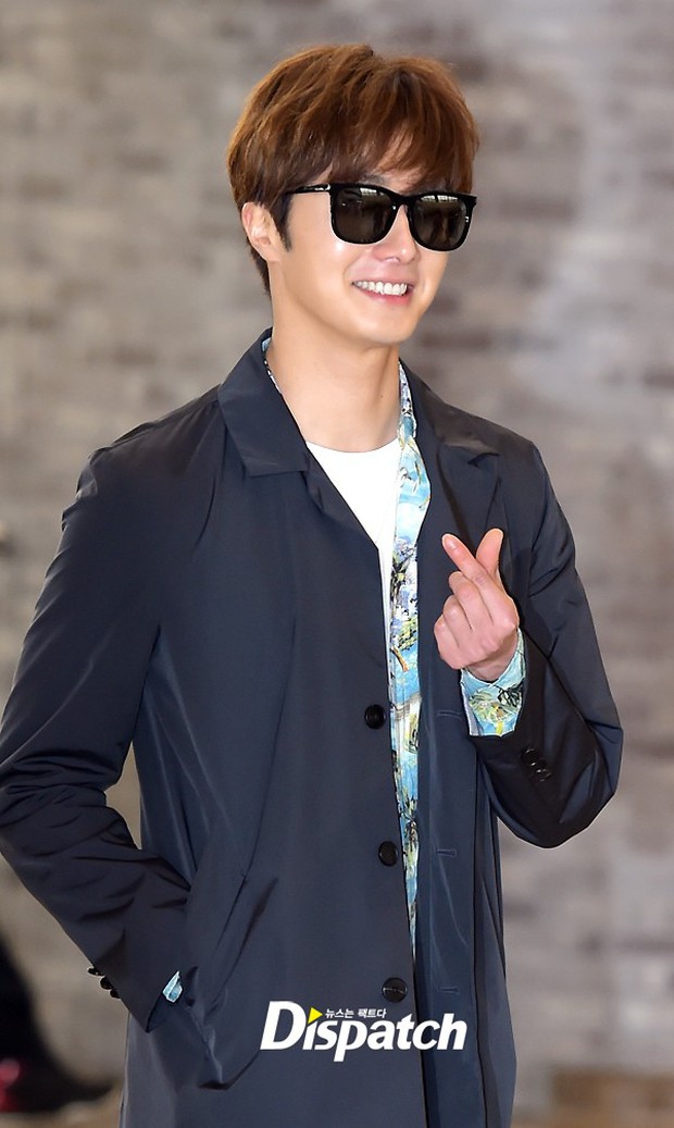 Lee Min Ho, Park Hae Jin cùng dàn mỹ nam xứ củ Sâm đồng loạt đổ bộ sân bay - Ảnh 9.