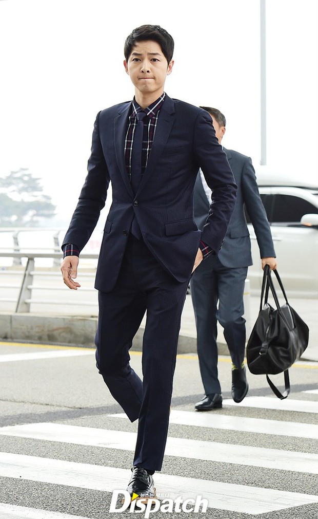 Song Joong Ki cool ngầu hơn soái ca, đọ vẻ điển trai cùng mỹ nam Seo Kang Joon - Ảnh 2.