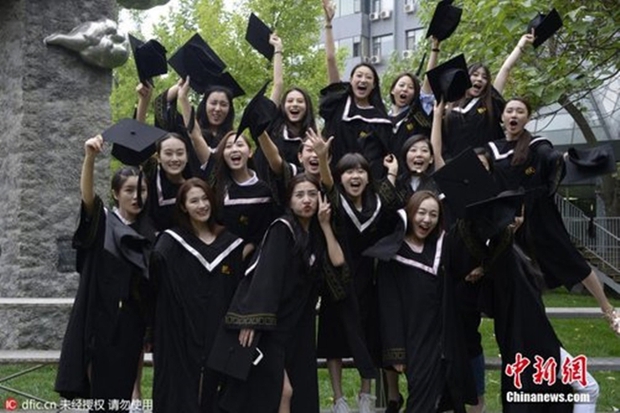 Ghé thăm ngôi trường nhiều trai đẹp gái xinh nhất Trung Quốc mùa tốt nghiệp - Ảnh 23.