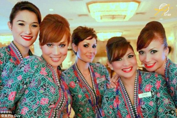 Những nữ tiếp viên hàng không xinh đẹp nhất trên toàn thế giới - Ảnh 20.
