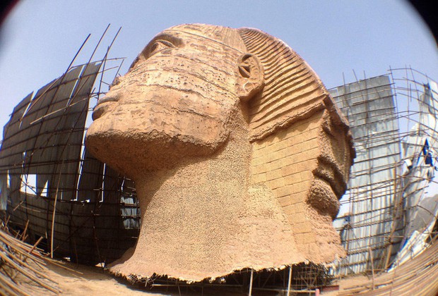Dưới sức ép của người Ai Cập, Trung Quốc bị buộc tháo dỡ tượng nhân sư nhái khổng lồ - Ảnh 3.