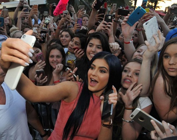 Không phải Kim hay Kendall, Kylie Jenner mới là mỹ nhân đáng ngưỡng mộ nhất nhà Kardashian - Ảnh 30.