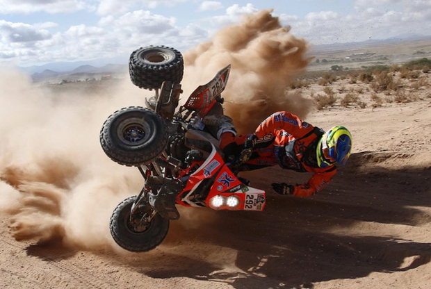 Toàn cảnh giải đua xe xuyên sa mạc khắc nghiệt nhất hành tinh Dakar Rally 2016 - Ảnh 3.