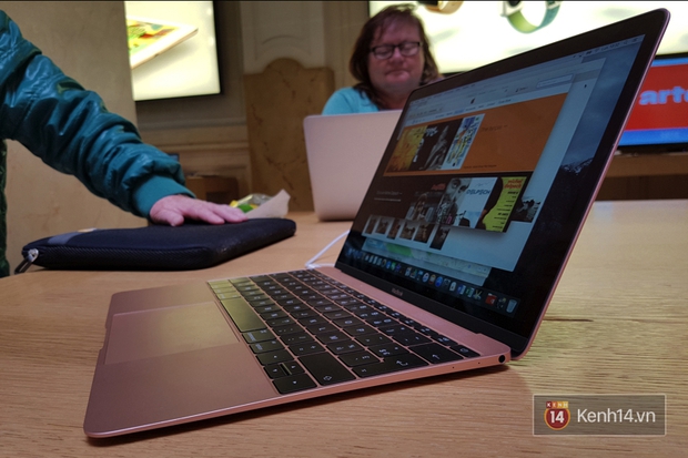 Cận cảnh chiếc MacBook màu hồng chị em nào cũng thích mê - Ảnh 4.