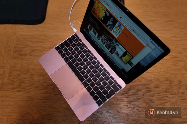 Cận cảnh chiếc MacBook màu hồng chị em nào cũng thích mê - Ảnh 3.