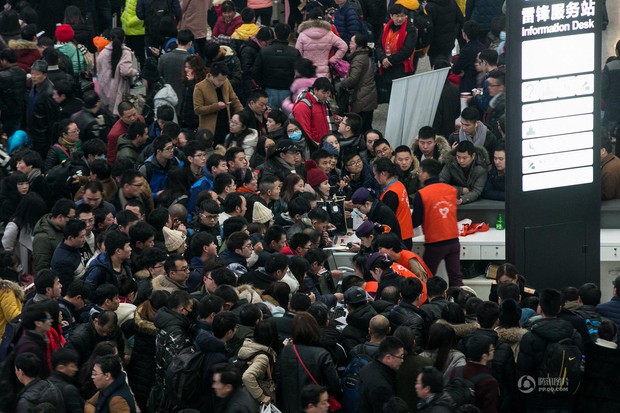 Hàng trăm nghìn người chen chúc ở các ga tàu Trung Quốc trước kỳ nghỉ Tết - Ảnh 9.