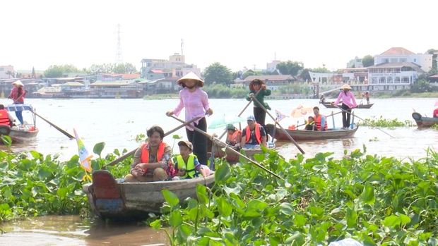 Bố ơi: Bi Béo ngỡ ngàng khi gặp nhóc tì bản sao - Ảnh 14.