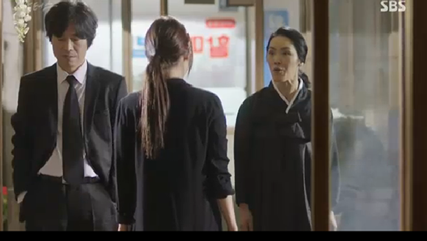 “Doctors”: Ji Soo siêu ngầu, cướp Park Shin Hye từ tay Kim Rae Won - Ảnh 30.