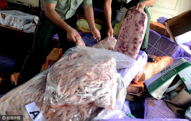 Cảnh sát Trung Quốc thu giữ gần 200 tấn thực phẩm đông lạnh bẩn ở khu vực biên giới - Ảnh 7.