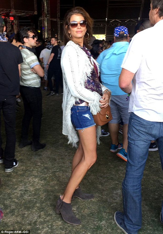 Taylor Swift, Kendall - Kylie Jenner cùng loạt sao trẻ đọ độ chất ở Coachella 2016 - Ảnh 17.