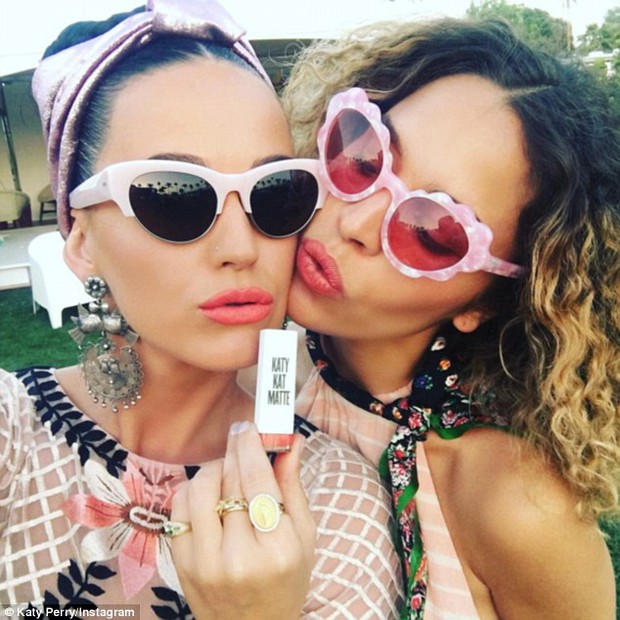 Taylor Swift, Kendall - Kylie Jenner cùng loạt sao trẻ đọ độ chất ở Coachella 2016 - Ảnh 14.