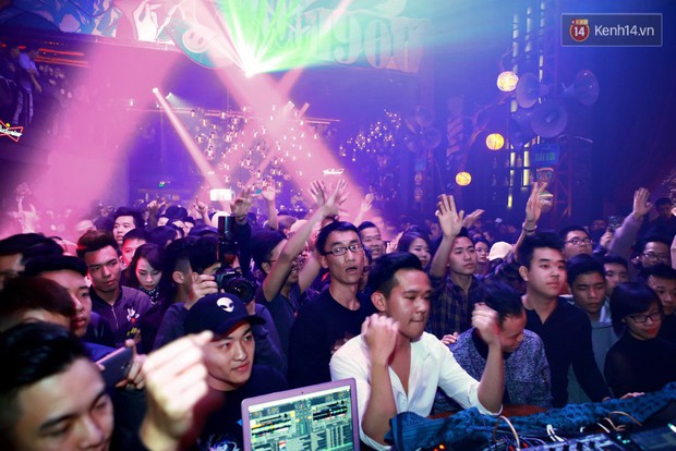 Khán giả Hà Nội hoài niệm trong đêm nhạc Deep House bay bổng cùng DJ Ahmet Kilic - Ảnh 5.