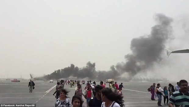 Lính cứu hỏa hy sinh khi giải cứu các hành khách trên máy bay bốc cháy ở Dubai - Ảnh 5.