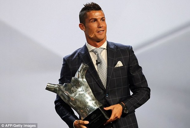Vượt Bale và Griezmann, Ronaldo đoạt danh hiệu Cầu thủ hay nhất châu Âu - Ảnh 3.