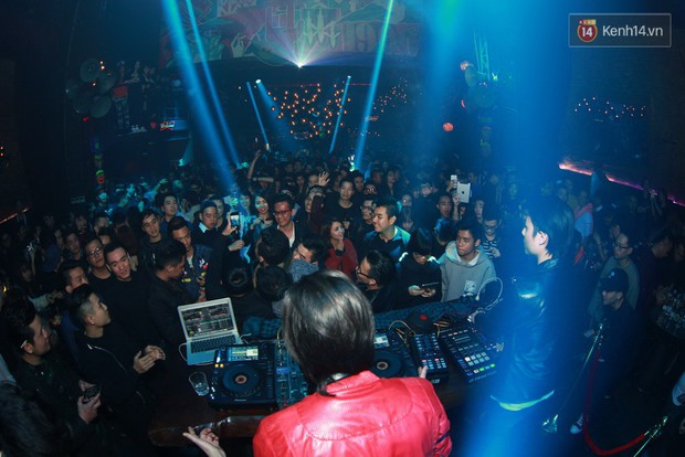 Khán giả Hà Nội hoài niệm trong đêm nhạc Deep House bay bổng cùng DJ Ahmet Kilic - Ảnh 4.