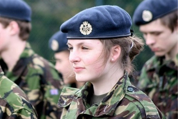 Sửng sốt trước vẻ xinh đẹp của những nữ quân nhân trong quân đội các nước trên thế giới - Ảnh 9.