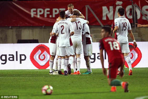Sút penalty thành công, Ronaldo mở ra chiến thắng 4-1 cho Bồ Đào Nha - Ảnh 6.