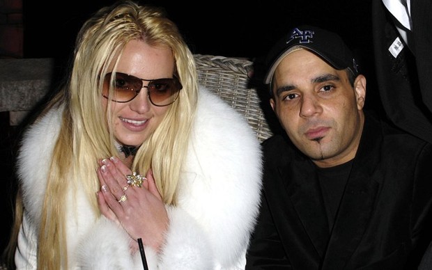 Britney Spears từng lạm dụng ma túy và ngủ ngoài bãi đỗ xe - Ảnh 2.
