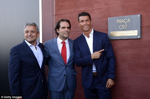 Ronaldo bảnh bao dự lễ ra mắt khách sạn triệu đô mang thương hiệu CR7 - Ảnh 5.