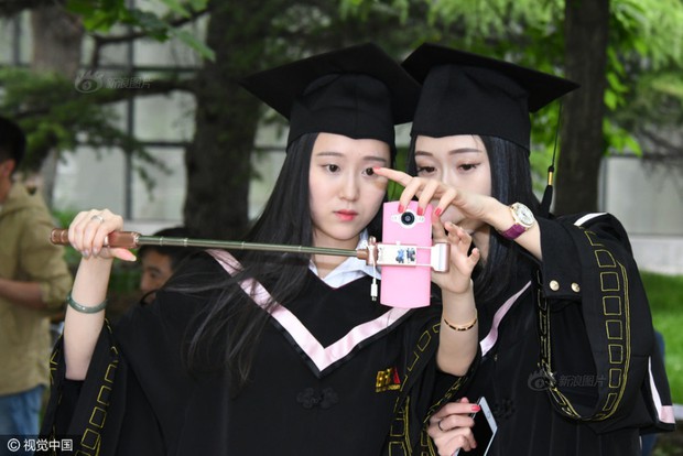 Ghé thăm ngôi trường nhiều trai đẹp gái xinh nhất Trung Quốc mùa tốt nghiệp - Ảnh 16.