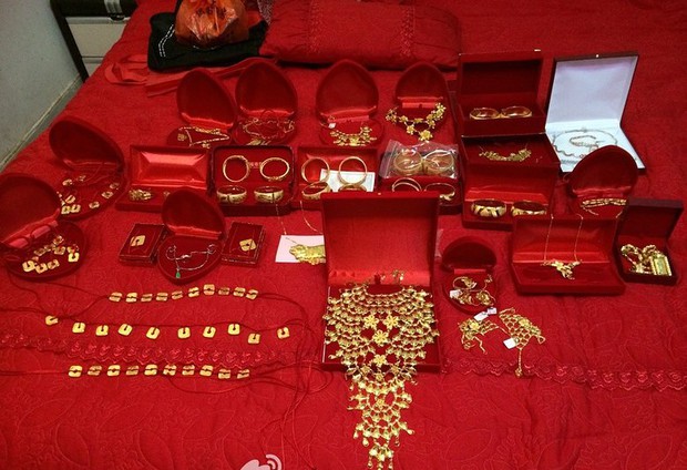 Những cô dâu vàng chỉ chực gãy cổ vì đeo quá nhiều của hồi môn trên người - Ảnh 23.