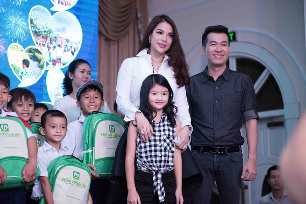 Trương Ngọc Ánh - Hoa hậu Thùy Dung trao 550 phần quà trung thu cho trẻ em cơ nhỡ - Ảnh 1.