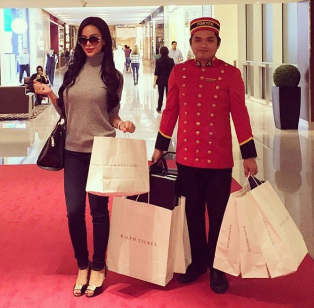Hãy xem cách mà hội con nhà giàu Dubai nhảy múa trên đống tiền - Ảnh 14.