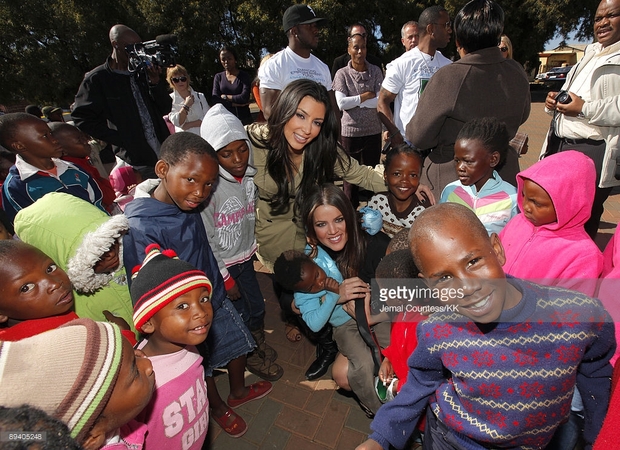 What is so good about gossip queen Kim Kardashian that she has 87 million passionate fans? - Photo 37.