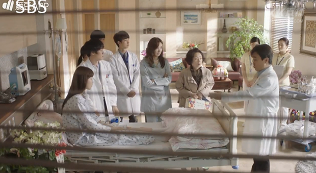 “Doctors”: Ji Soo siêu ngầu, cướp Park Shin Hye từ tay Kim Rae Won - Ảnh 12.