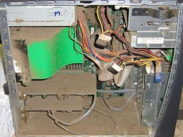 Những bộ máy tính bẩn kinh tởm đến mức thợ sửa nhìn vào phải phát khóc - Ảnh 17.