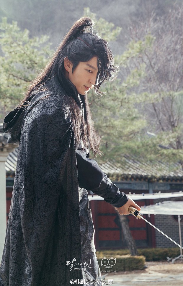 Moon Lovers: Hoàng tử Lee Jun Ki có vượt qua cái bóng Ngô Kỳ Long, IU có làm nên chuyện? - Ảnh 8.