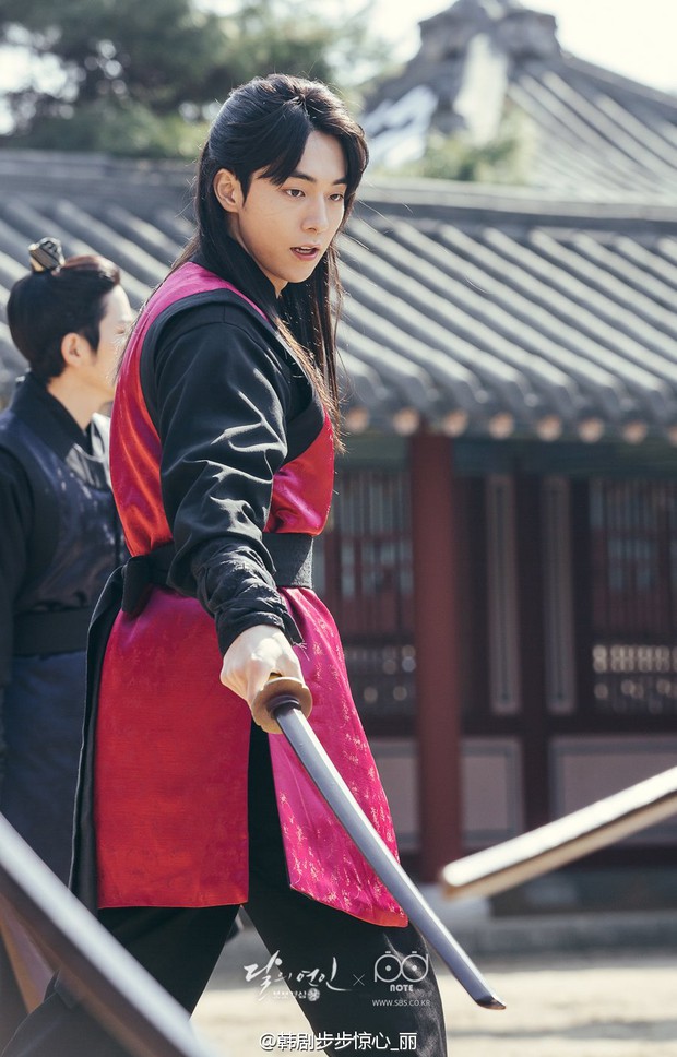Moon Lovers: Hoàng tử Lee Jun Ki có vượt qua cái bóng Ngô Kỳ Long, IU có làm nên chuyện? - Ảnh 13.