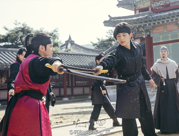Moon Lovers: Hoàng tử Lee Jun Ki có vượt qua cái bóng Ngô Kỳ Long, IU có làm nên chuyện? - Ảnh 12.