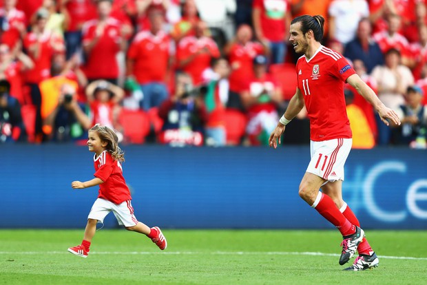 Khoảnh khắc siêu dễ thương của Gareth Bale và cô công chúa nhỏ Alba Violet - Ảnh 6.