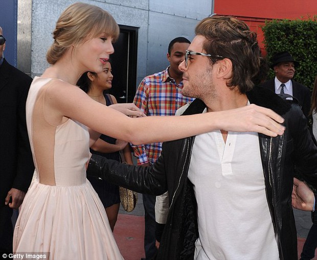 Rộ tin Taylor Swift hẹn hò Batman Ben Affleck dù cách nhau đến 17 tuổi - Ảnh 2.