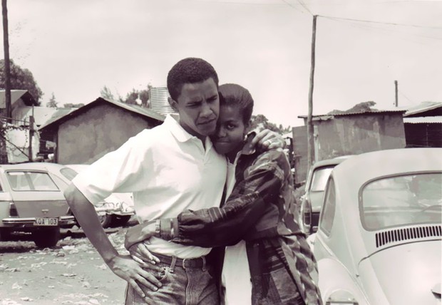 24 năm trôi qua, mối tình của vợ chồng ông Barack Obama vẫn ngọt ngào như ngày đầu - Ảnh 1.