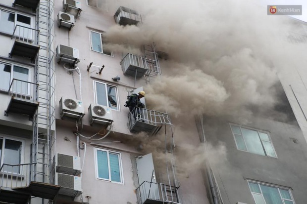 [ẢNH]: Bốn ngôi nhà, hàng chục xe máy bị thiêu rụi trong đám cháy dữ dội ở Hà Nội - Ảnh 20.