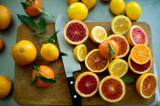 Cách đơn giản nhất để bổ sung vitamin C cho da khỏe đẹp - Ảnh 1.