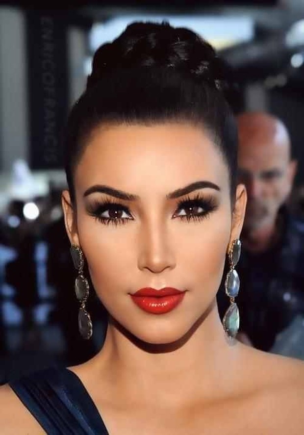 What is so good about gossip queen Kim Kardashian that she has 87 million passionate fans? - Photo 7.