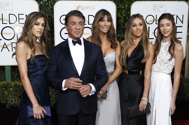 Looking at these 3 beautiful daughters, everyone would want to be the son-in-law of Rambo star Sylvester Stallone - Photo 2.