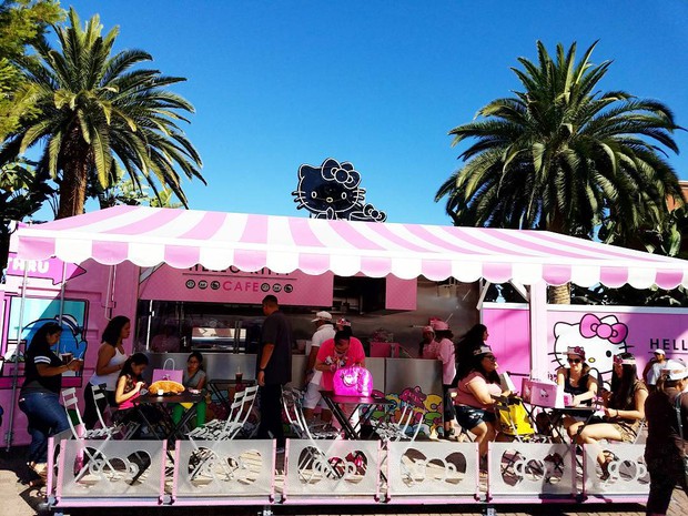 Quán cafe Hello Kitty siêu bánh bèo trở thành điểm hẹn mới cho giới trẻ Mỹ - Ảnh 4.