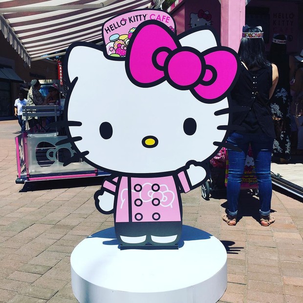 Quán cafe Hello Kitty siêu bánh bèo trở thành điểm hẹn mới cho giới trẻ Mỹ - Ảnh 5.