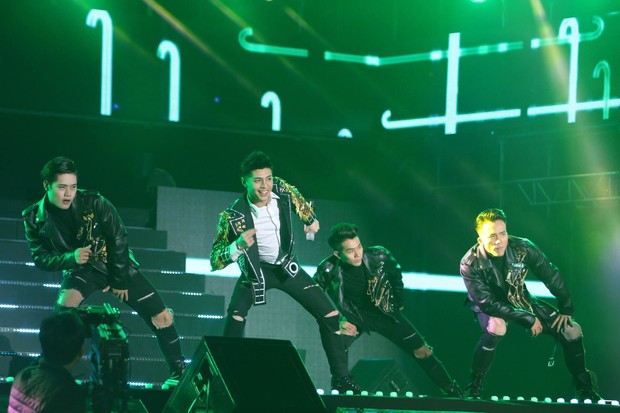 Noo Phước Thịnh khiến fan Việt mát mặt với phần trình diễn xuất sắc trên sân khấu Asia Song Festival - Ảnh 12.