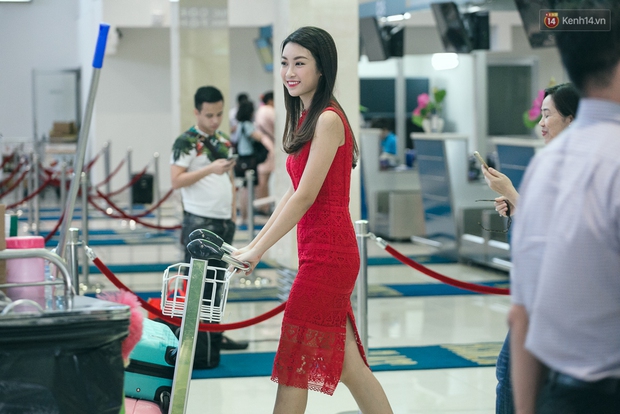 Hoa hậu Đỗ Mỹ Linh xinh đẹp rạng ngời tại sân bay về Hà Nội sáng nay! - Ảnh 8.