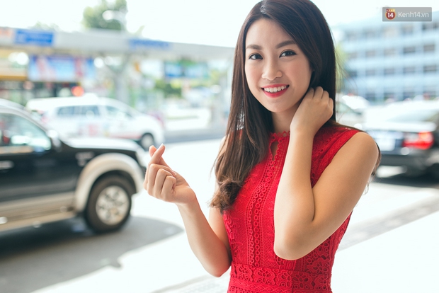 Hoa hậu Đỗ Mỹ Linh xinh đẹp rạng ngời tại sân bay về Hà Nội sáng nay! - Ảnh 24.